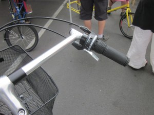 8 gears and very wide handlebars